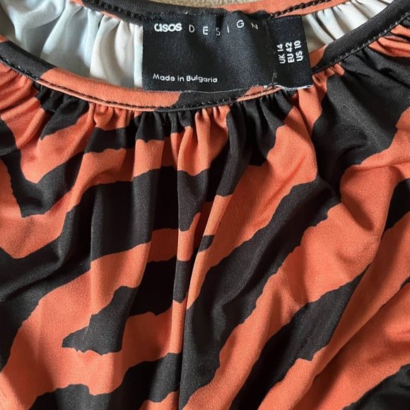 ASOS DESIGN maxi long-sleeved dress in slinky rust zebra print | size 10 - Picture 7 of 7